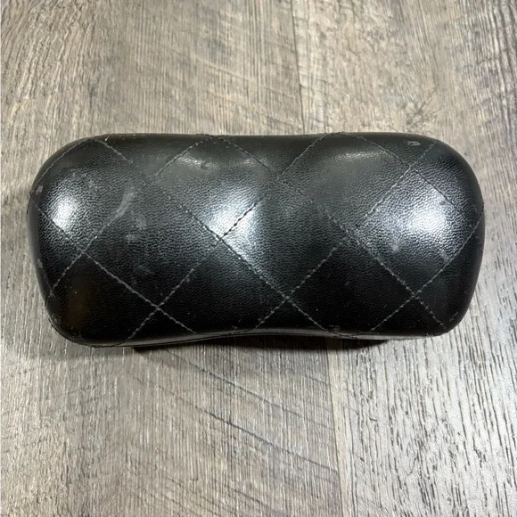 CHANEL Black Leather Quilted Eyewear Case display picture 1